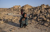 Ein Mädchen weint im Distrikt Zenda der Provinz Herat am 11.10.23