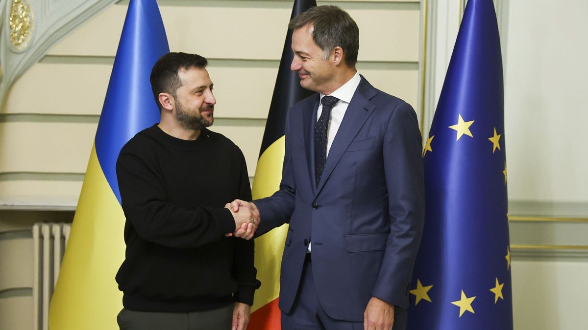 Volodimir Zelenszkij ukrán elnök és Alexande de Croo belga miniszterelnök Brüsszelben