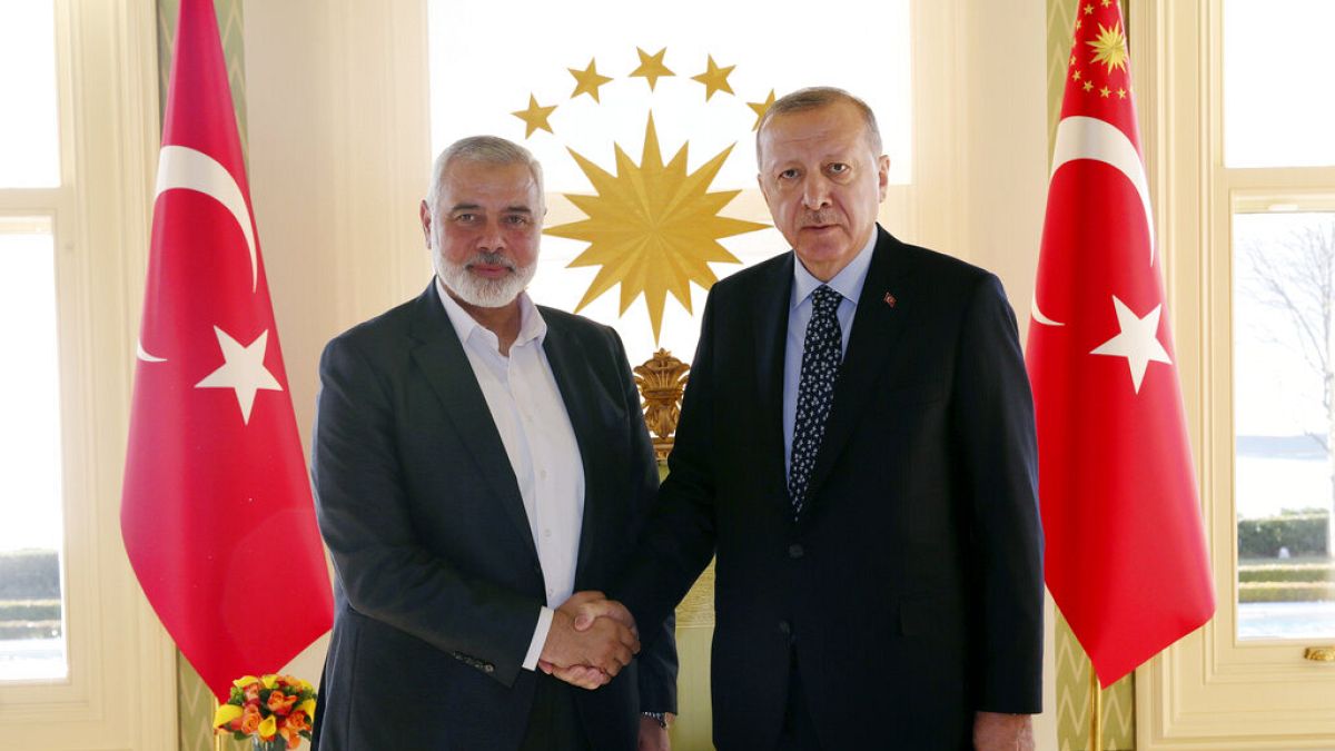 Ο Τούρκος πρόεδρος σε παλαιότερη συνάντησή του με τον ηγέτη της Χαμάς Ισμαήλ Χανίγια