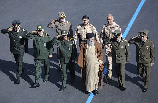 رهبر ایران در مراسم نظامی روز سه‌شنبه