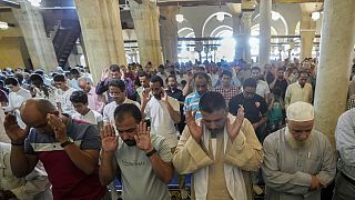 يصلي المسلمون في جامع الأزهر- القاهرة،  15 سبتمبر 2023