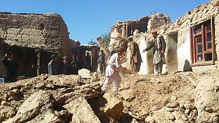 Afganistan'da 2015'teki bir deprem sonrasında kurtarma çalışmaları (arşiv)