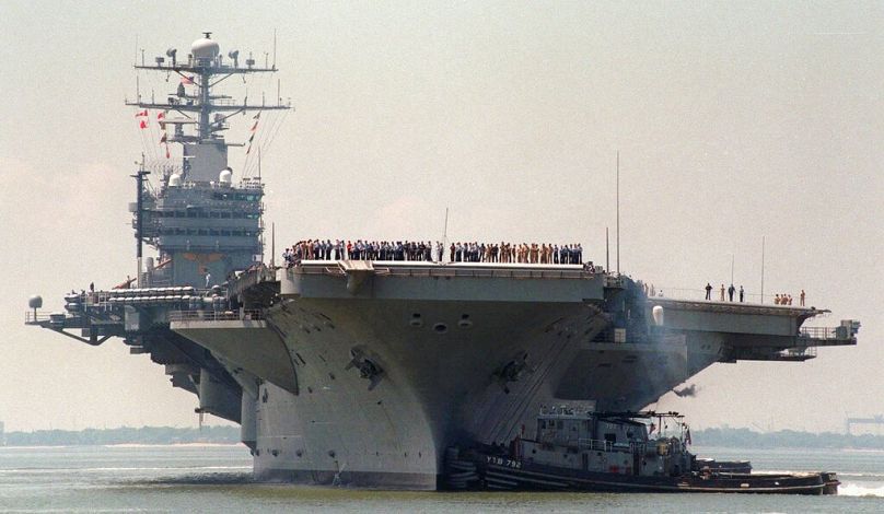 Amerikan ordusuna ait USS Dwight D. Eisenhower uçak gemisi