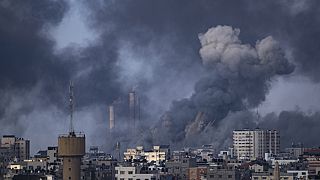 Zerstörte Häuser und Verletzte: das ist das Ergebnis israelischer Luftangriffe nach den Hamas-Anschlägen vom Samstag