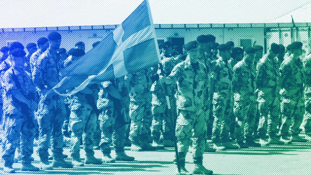 Шведски войници част от предоставените от НАТО международни сили за