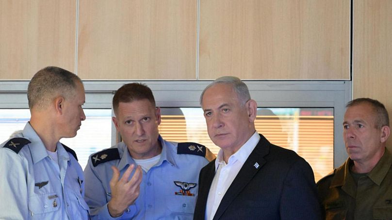 Netanjahu katonai vezetőkkel, 2023 október 8.