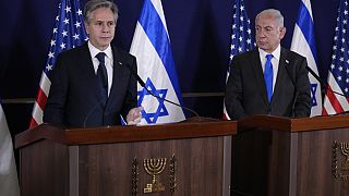 Antony Blinken comparece junto al Primer Ministro israelí tras su reunión. 