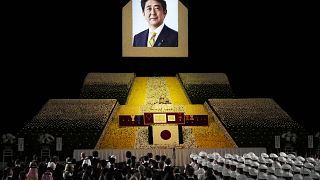 Suikaste uğrayan Şinzo Abe için tören