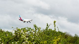  Eurowings заплаши да съди деятели за климата за разстройства, породени от митингите на летището. 