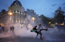 Polícia francesa dispersa manifestantes pró-Palestina em Paris, França