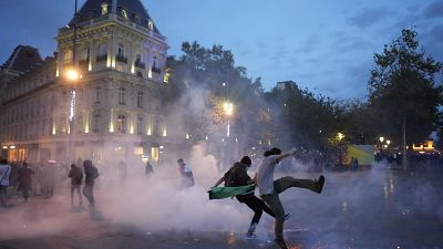 Polícia francesa dispersa manifestantes pró-Palestina em Paris, França