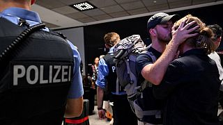 Les premiers rapatriés d'Israël arrivent à l'aéroport de Francfort, en Allemagne, jeudi 12 octobre 2023.