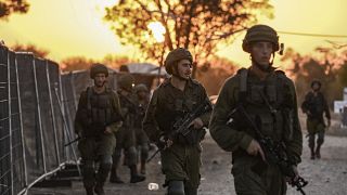دورية جنود إسرائيليين في 12 أكتوبر 2023 بالقرب من كيبوتس بيري، المكان الذي قُتل فيه 270 محتفلًا على يد مسلحي حماس خلال مهرجان الموسيقى سوبر نوفا