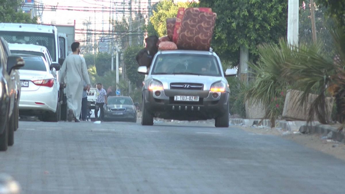Gazzeliler evlerini terk etmeye başladı