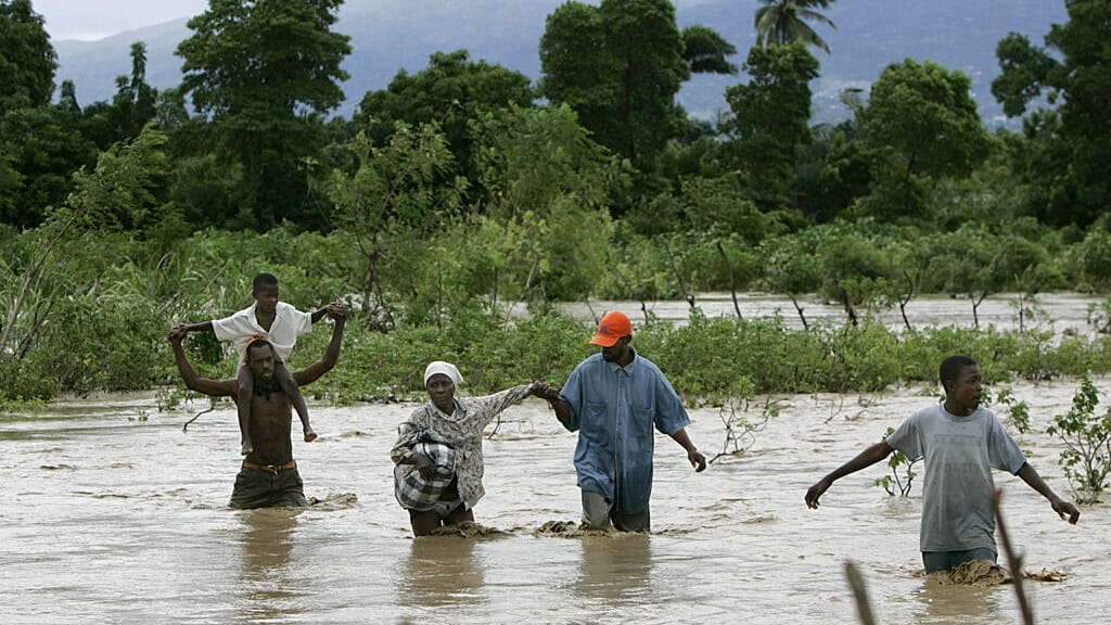 Over 4,000 residents flee their homes as major Ghana dam spills over ...