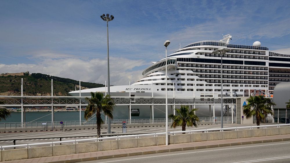Cruise passengers in Barcelona will no longer be able to stop in the city centre thumbnail