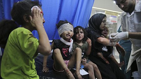 کودکان فلسطینی که بر اثر حملات اسرائیل در غزه زخمی شده‌اند