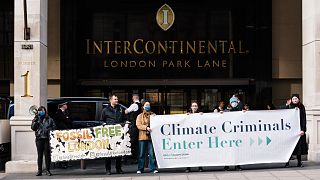  Лондонският хотел е подготвен за конфликт сред петролни изпълнителни шефове и деятели за климата. 