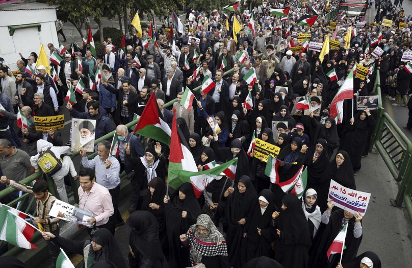 İran'ın başkenti tahran'da cuma namazı sonrasında Filistin'e destek yürüyüşü düzenlendi