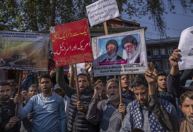 Keşmir'de protestocular İsrail ve ABD aleyhine sloganlar attı, Hamas ve İran liderlerinin fotoğrafının bulunduğu pankartlar taşıdı