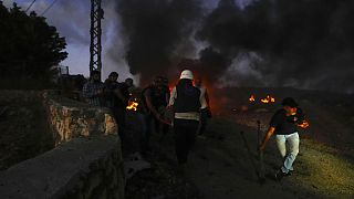 Das Auto eines Journalisten brennt nach israelischem Granatenbeschuss im Grenzdorf Alma al-Shaab im Südlibanon (13. Oktober 2023).