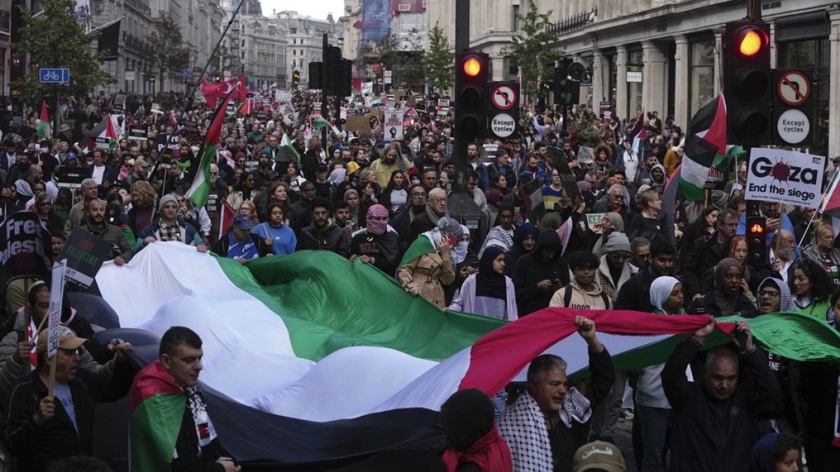 İngiltere'nin başkenti Londra'da Filistin'e destek yürüyüşü düzenlendi