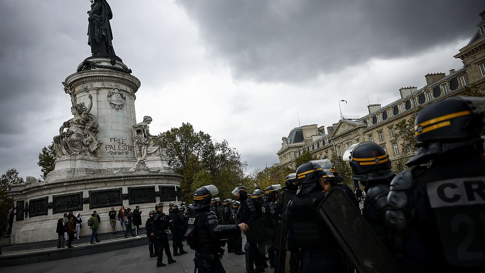 France : Paris Louvre et Château de Versailles évacués après menaces