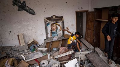 قصف دير البلح وسط غزة