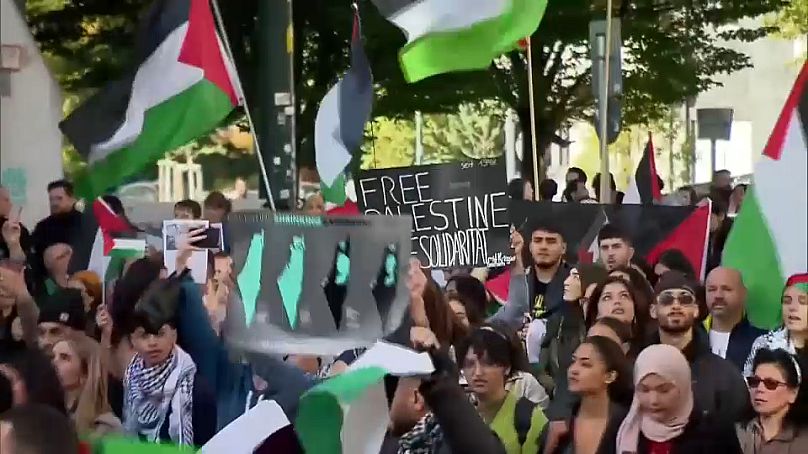 Marcha pró-Palestina em Dusseldorf, Alemanha.  14 de outubro de 2023