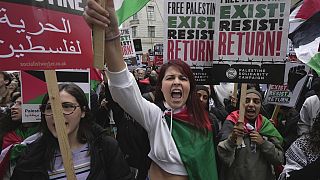 Protestocular 14 Ekim 2023 Cumartesi günü Londra'da Filistin yanlısı bir gösteriye katıldı.