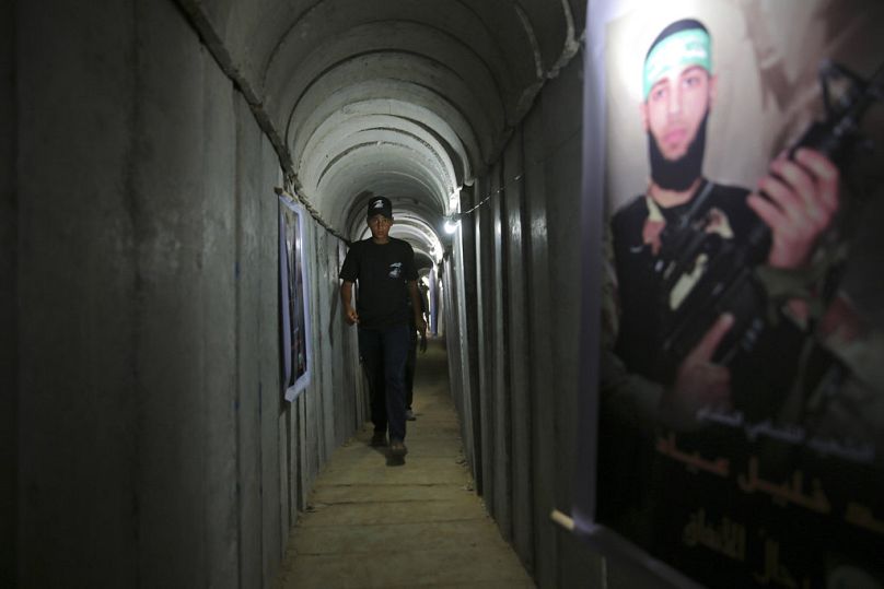 Gazze'de yer altına kazılan ve olası kara operasyonu sırasında Hamas tarafından kullanılması öngörülen tünellerden biri (arşiv)