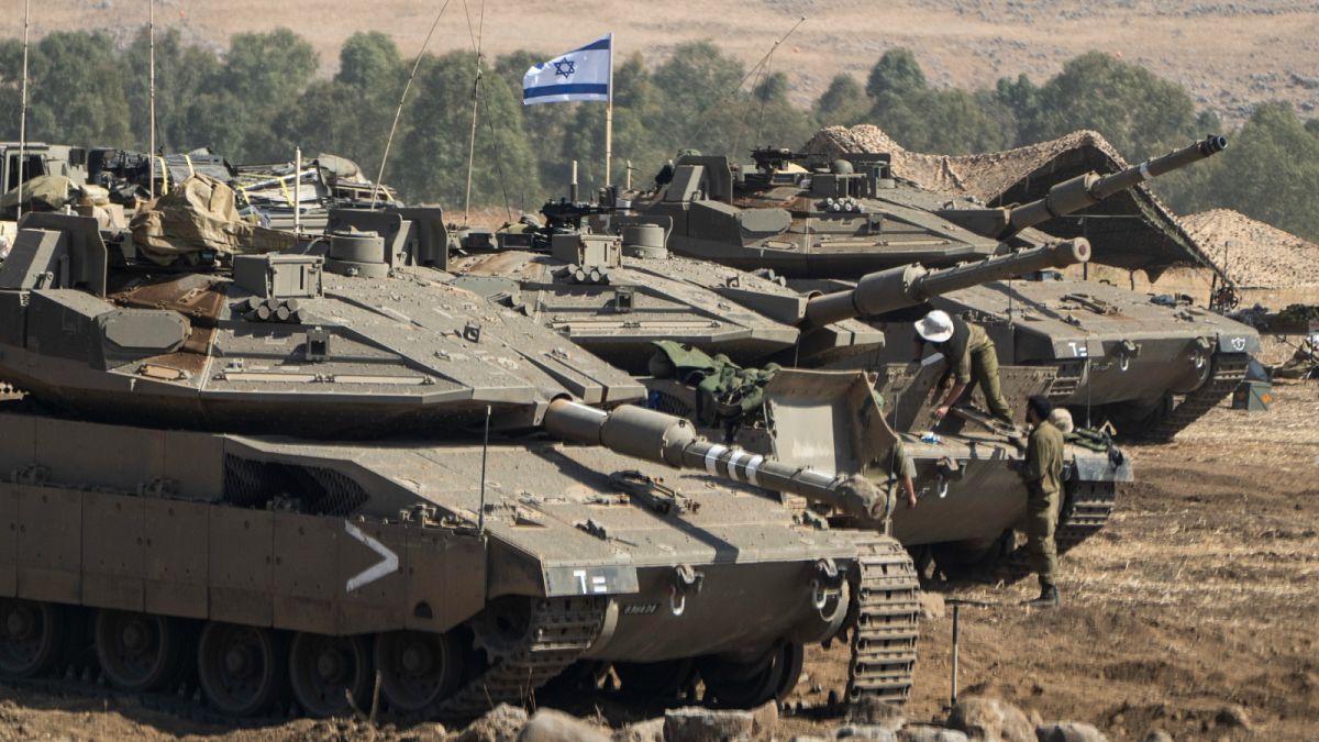 دبابات إسرائيلية على الحدود مع لبنان