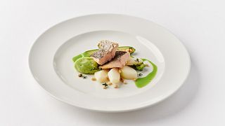  Препоръчително е да дъвчете всяка хапка 40-60 пъти. Броенето може да стане малко досадно, тъй че вместо това се стремете храната да стане течна в устата ви, след което да я преглътнете. 