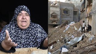 إمرأة من غزة تعرض بيتها للقصف الإسرائيلي