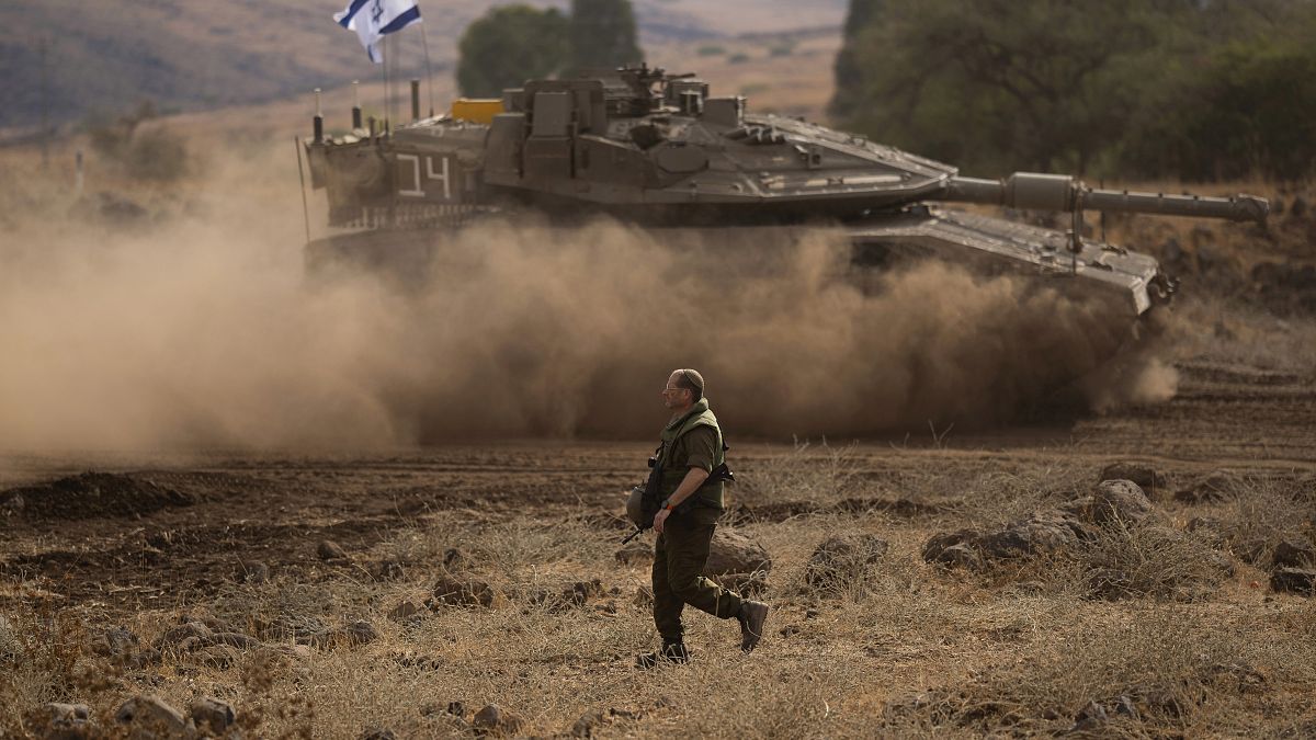 Un soldato israeliano vicino alla frontiera libanese. (15.10.2023)