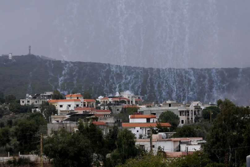 İsrail topçularından atılan bir mermi Lübnan sınır köylerinden Aita al-Şaab üzerinde patladı