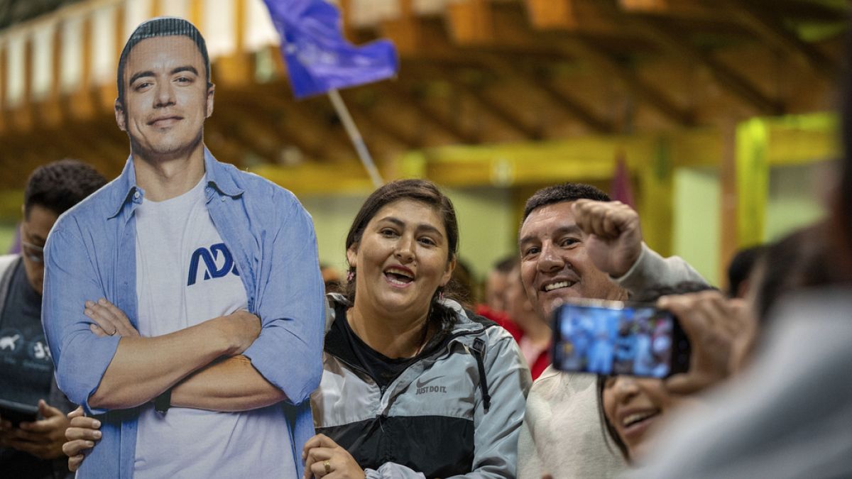 Υποστηρικτές του νεοεκλεγέντος προέδρου του Ισημερινού Ντανιέλ Νομπόα