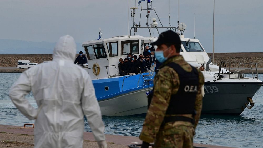 Une nouvelle vidéo montre les garde-côtes grecs repoussant les migrants en mer Égée