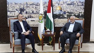 Le ministre iranien des Affaires étrangères Hossein Amir-Abdollahian et le chef du politburo du Hamas Ismail Haniyeh se rencontrent au Qatar, 14 octobre 2023