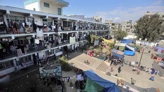 Вынужденные переселенцы разместились в школе ООН в Хан-Юнисе на юге сектора Газа, 16 октября 2023