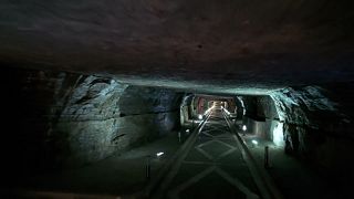  Лечебните солни пещери в Нахичеван дават вяра на респираторно заболели. 