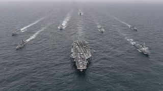 ناو هواپیمابر نیمیتز (وسط)‌ در کنار کشتی‌های جنگی کره جنوبی و ژاپن به تاریخ چهارم آوریل ۲۰۲۳