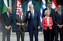 المستشار الألماني ورئيسة المفوضية الأوروبية وغيرهم في قمة اقليمية لدول البلقان في تيرانا ألبانيا