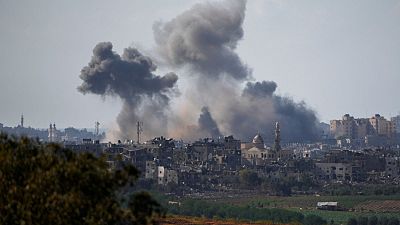 دود انفجار در آسمان غزه در روز چهارشنبه ۱۸ اکتبر