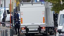 Оцепление бельгийской полиции недалеко от места, где был застрелен подозреваемый в нападении на шведов, Брюссель, 17 октября 2023 г.
