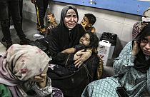 Se calculan cientos de muertos tras el bombardeo al hospital en el centro de Gaza.