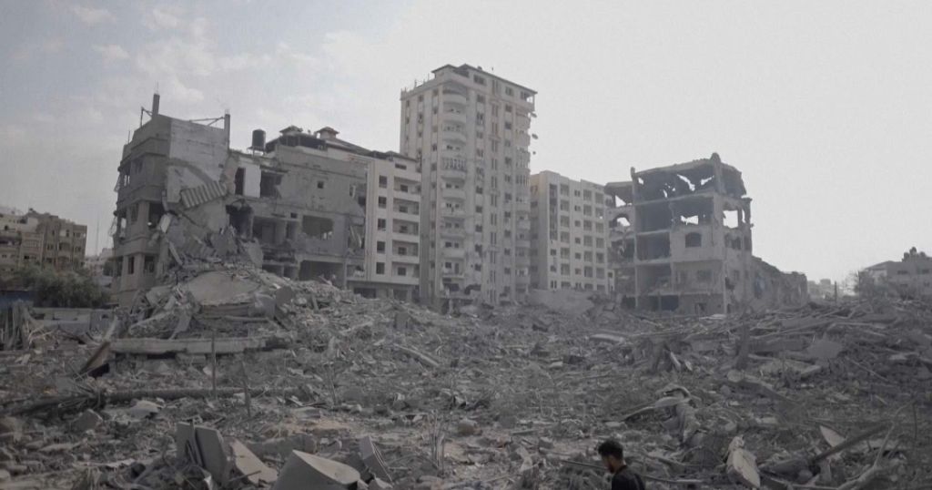 Aid workers call for safe passage into Gaza to deliver emergency food supplies