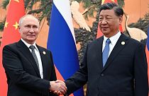 Vlagyimir Putyin orosz elnök (balra) és Hszi Csin-ping kínai elnök az „Egy övezet, egy út” csúcstalálkozón 2023.10.18-án. 