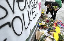 Φόρος τιμής στα θύματα της επίθεσης εναντίον Σουηδών φιλάθλων στις Βρυξέλλες