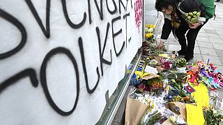 Φόρος τιμής στα θύματα της επίθεσης εναντίον Σουηδών φιλάθλων στις Βρυξέλλες